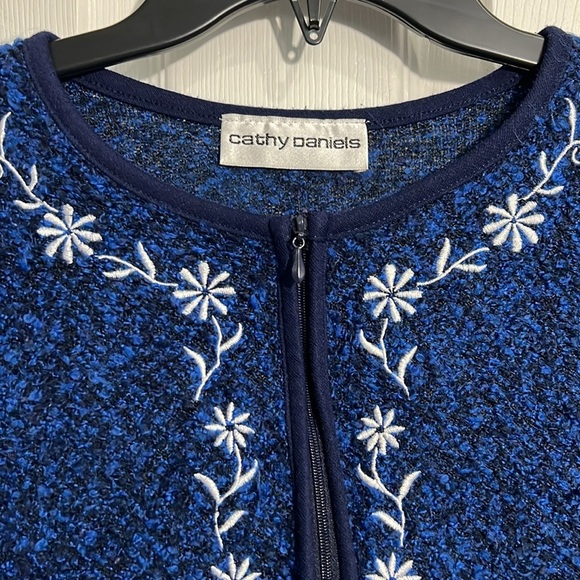 Cathy Daniels Women’s Blue & White Floral Accent Zip Front Cardigan - Size 1x - Picture 4 of 6